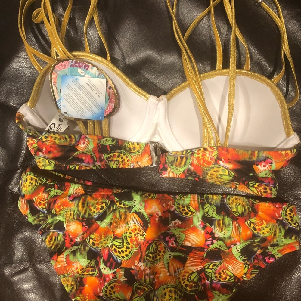 Bikini - Picture 3 of 7
